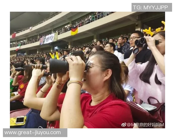 鹿晗领衔腾讯企鹅足球明星赛精彩对决引发球迷热潮 鹿晗领衔腾讯企鹅足球明星赛精彩对决引发球迷热潮